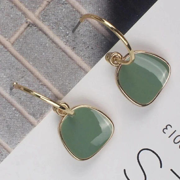Mid Century Style Green Gold Enamel Retro Earrings - Picture 1 of 4